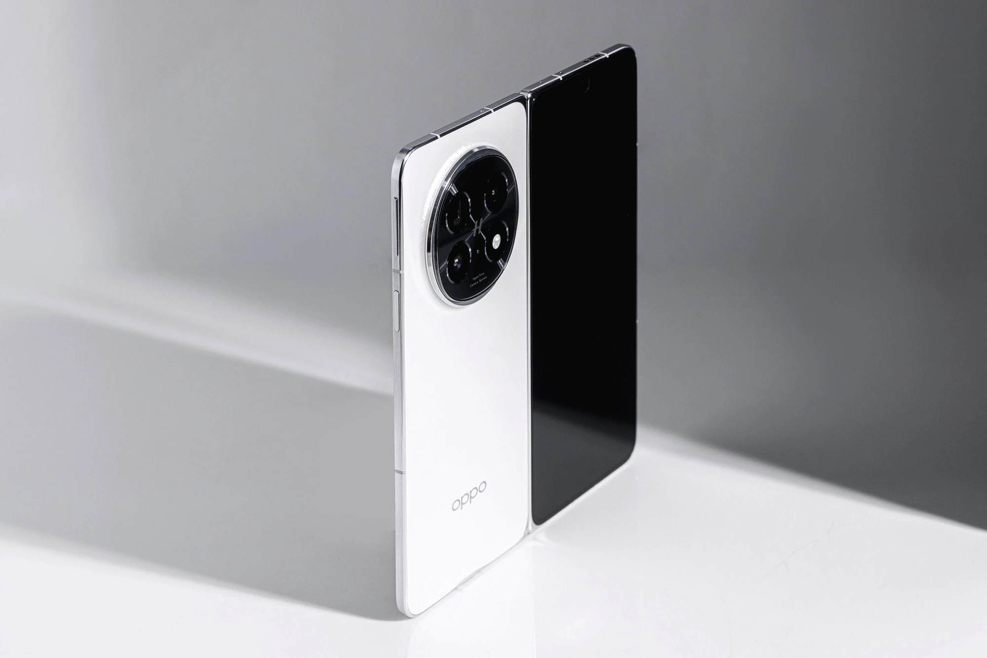 Smartphone gập từ ý tưởng táo bạo đến kỷ nguyên bứt phá