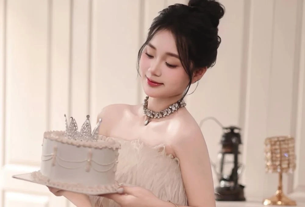 Nữ game thủ Genshin 3,7 triệu follow gây sốt mạng xã hội