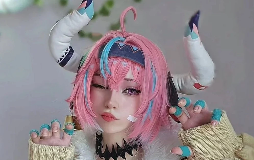 Nữ coser ngoại quốc gây bão với màn cosplay 10 điểm