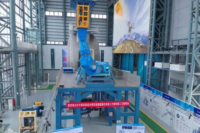 Trung Quốc phát triển robot nâng nặng bằng 10 con voi