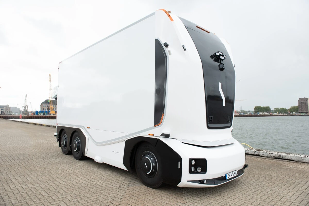 Xe tải tự hành nặng 37 tấn vận hành tại cảng Antwerp