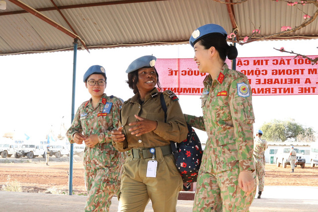 Những ‘bông hồng thép’ Việt Nam tỏa sáng ở châu Phi - Hình 2 Nhung ‘bong hong thep’ Viet Nam toa sang o chau Phi-Hinh-2