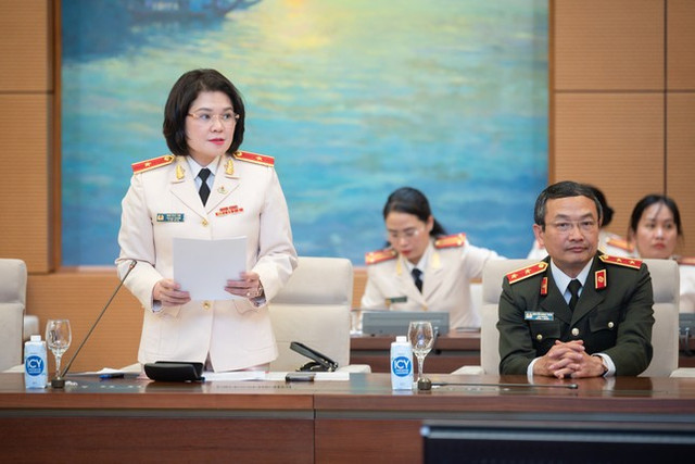 Chủ tịch Quốc hội gặp mặt Đoàn đại biểu phụ nữ Công an nhân dân - Hình 2 Chu tich Quoc hoi gap mat Doan dai bieu phu nu Cong an nhan dan-Hinh-2