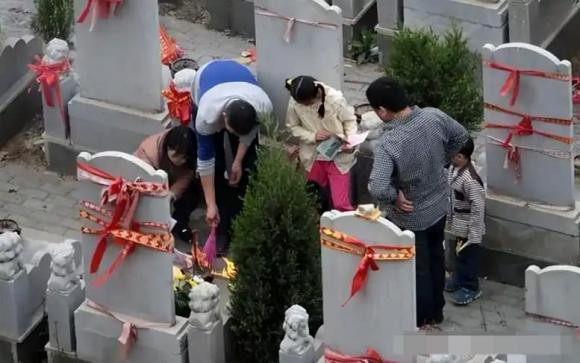 4 quy tắc khi tảo mộ Tết Thanh minh để được may mắn - Hình 4 4 quy tac khi tao mo Tet Thanh minh de duoc may man-Hinh-4