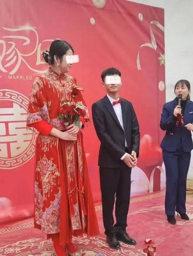 Cả làng tới xem đám cưới vì ngoại hình cô dâu và chú rể đối nghịch - Hình 2 Ca lang toi xem dam cuoi vi ngoai hinh co dau va chu re doi nghich-Hinh-2