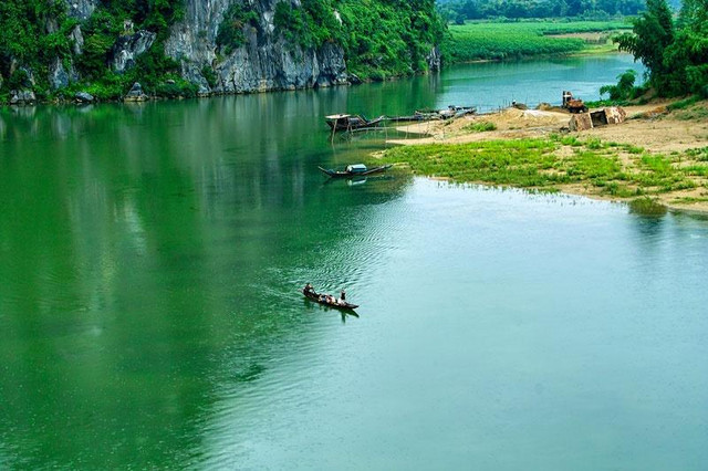 Kích hoạt tài lộc phòng khách bằng tranh: Đón cát vận, xua ám khí - Hình 3 Kich hoat tai loc phong khach bang tranh: Don cat van, xua am khi-Hinh-3