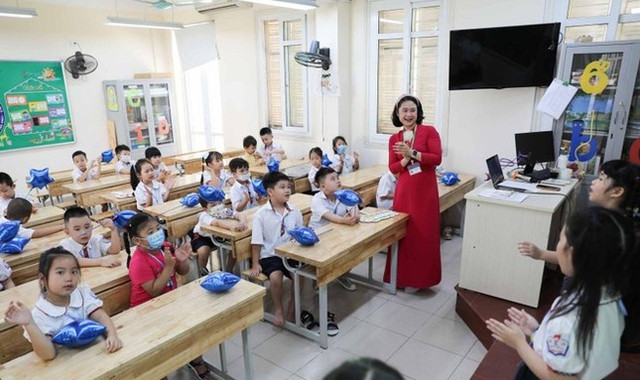 Bộ trưởng GD&ĐT Nguyễn Kim Sơn: Sẽ điều chỉnh định mức giáo viên Bo truong GD&DT Nguyen Kim Son: Se dieu chinh dinh muc giao vien