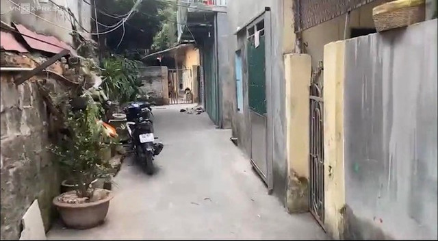 Nổ súng bắn thủng cửa nhà dân lúc rạng sáng ở Hải Dương No sung ban thung cua nha dan luc rang sang o Hai Duong