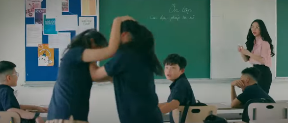 Cảnh học sinh nữ đánh nhau trong phim Việt gây tranh cãi - Hình 3 Canh hoc sinh nu danh nhau trong phim Viet gay tranh cai-Hinh-3