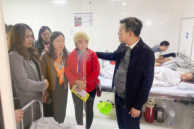 Rà soát toàn bộ cơ sở vật chất nhà trường sau sự cố sập trần lớp học - Hình 2 Ra soat toan bo co so vat chat nha truong sau su co sap tran lop hoc-Hinh-2