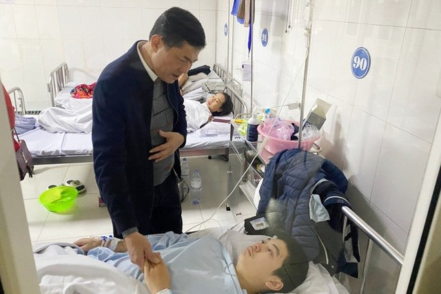 Rà soát toàn bộ cơ sở vật chất nhà trường sau sự cố sập trần lớp học Ra soat toan bo co so vat chat nha truong sau su co sap tran lop hoc