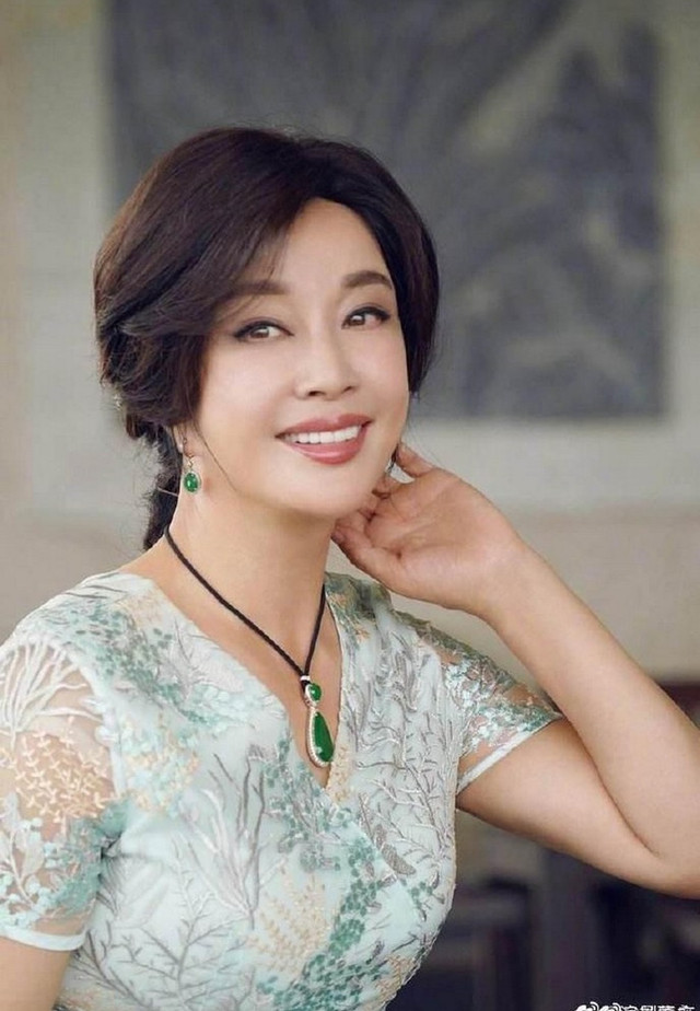 Lưu Hiểu Khánh: U70 vẫn thích “cưa sừng”, cuộc đời như một cuốn phim - Hình 5 Luu Hieu Khanh: U70 van thich “cua sung”, cuoc doi nhu mot cuon phim-Hinh-5