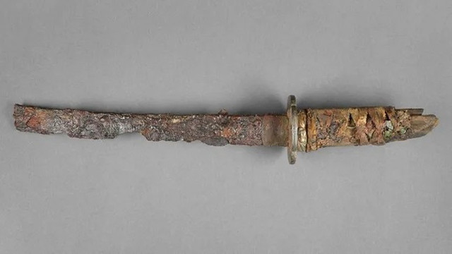 Khai quật được thanh kiếm lộng lẫy từ thời Edo Nhật Bản Khai quat duoc thanh kiem long lay tu thoi Edo Nhat Ban