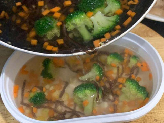 Giò đông rau củ, món duy nhất cân cả mâm cơm ngày mưa gió - Hình 7 Gio dong rau cu, mon duy nhat can ca mam com ngay mua gio-Hinh-7