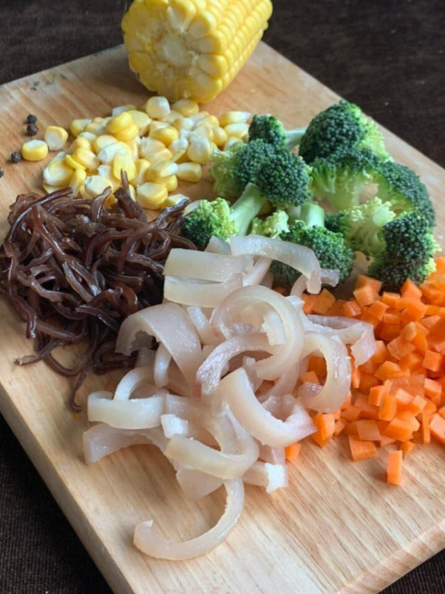 Giò đông rau củ, món duy nhất cân cả mâm cơm ngày mưa gió - Hình 3 Gio dong rau cu, mon duy nhat can ca mam com ngay mua gio-Hinh-3