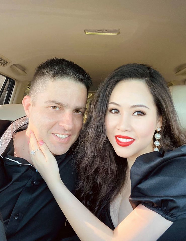 Cuộc sống của 2 diễn viên 'lùn nhất showbiz' với chồng Tây cao 2m - Hình 9 Cuoc song cua 2 dien vien 'lun nhat showbiz' voi chong Tay cao 2m-Hinh-9
