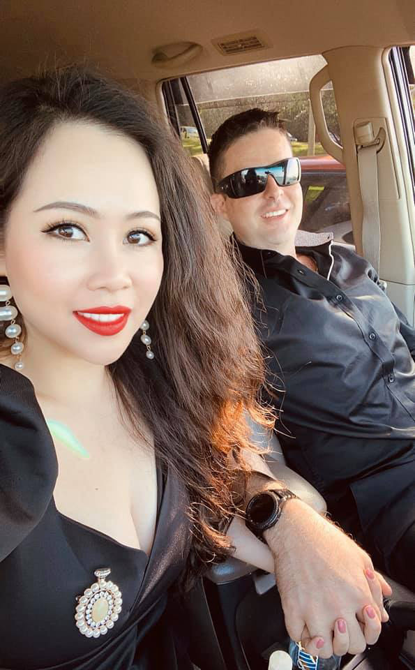 Cuộc sống của 2 diễn viên 'lùn nhất showbiz' với chồng Tây cao 2m - Hình 11 Cuoc song cua 2 dien vien 'lun nhat showbiz' voi chong Tay cao 2m-Hinh-11