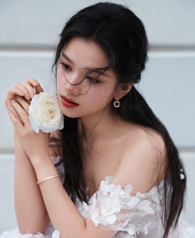 Thế lực đứng sau những thái tử, công chúa ở showbiz Hoa ngữ - Hình 16 The luc dung sau nhung thai tu, cong chua o showbiz Hoa ngu-Hinh-16