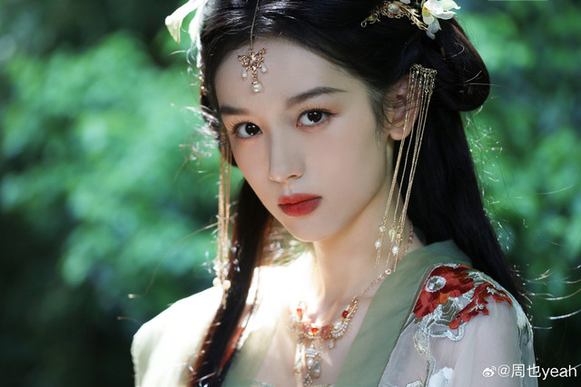 Thế lực đứng sau những thái tử, công chúa ở showbiz Hoa ngữ - Hình 11 The luc dung sau nhung thai tu, cong chua o showbiz Hoa ngu-Hinh-11