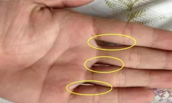 Ghép các ngón tay lại với nhau, xem bạn giàu cỡ nào? - Hình 4 Ghep cac ngon tay lai voi nhau, xem ban giau co nao?-Hinh-4