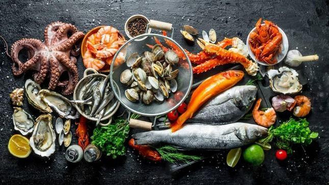 Chẳng mấy mà mắc sỏi thận nếu vẫn ăn hải sản theo cách đại kỵ Chang may ma mac soi than neu van an hai san theo cach dai ky