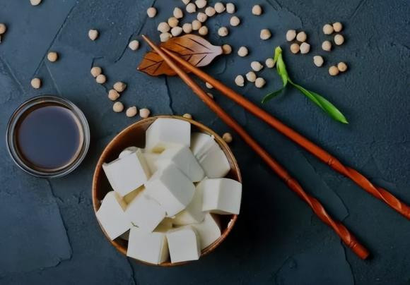 Đậu phụ có giá trị dinh dưỡng cao, nhưng 3 người này nên cố gắng ăn càng ít càng tốt - Hình 4 Dau phu co gia tri dinh duong cao, nhung 3 nguoi nay nen co gang an cang it cang tot-Hinh-4