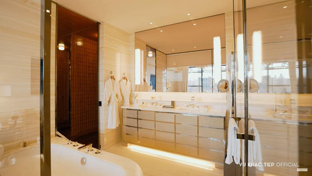 Vũ Khắc Tiệp sang Paris ở khách sạn dát vàng, giá gần 115 triệu/đêm - Hình 4 Vu Khac Tiep sang Paris o khach san dat vang, gia gan 115 trieu/dem-Hinh-4