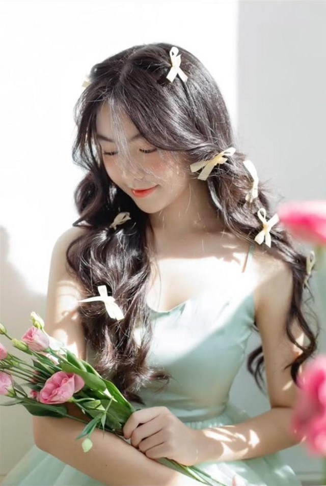 Con gái MC Quyền Linh show dáng gợi cảm ở tuổi 17 - Hình 2 Con gai MC Quyen Linh show dang goi cam o tuoi 17-Hinh-2