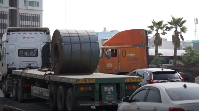 Lý do không thể phạt kịch khung xe container chở rơi cuộn thép Ly do khong the phat kich khung xe container cho roi cuon thep