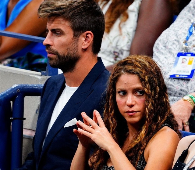 Pique bị chỉ trích vì xúc phạm người hâm mộ Shakira Pique bi chi trich vi xuc pham nguoi ham mo Shakira