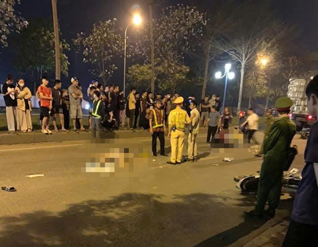 Ô tô va chạm xe máy ở Hà Nội, 2 người tử vong O to va cham xe may o Ha Noi, 2 nguoi tu vong