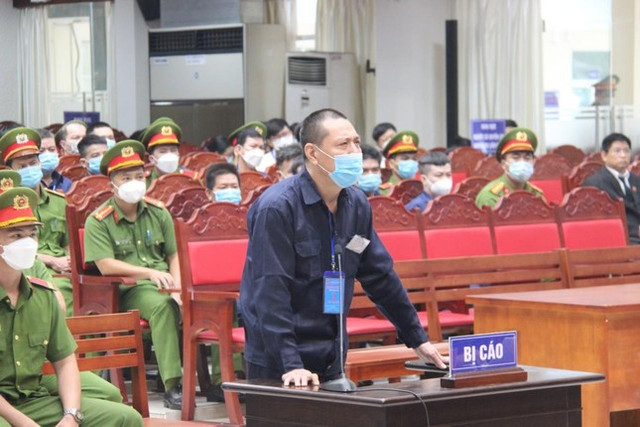 16-17 năm tù cho 2 bị cáo cầm đầu vụ buôn lậu gần 200 triệu lít xăng 16-17 nam tu cho 2 bi cao cam dau vu buon lau gan 200 trieu lit xang