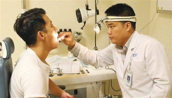 Tiến sĩ Việt và công trình biến nước biển thành thuốc chữa bệnh Tien si Viet va cong trinh bien nuoc bien thanh thuoc chua benh