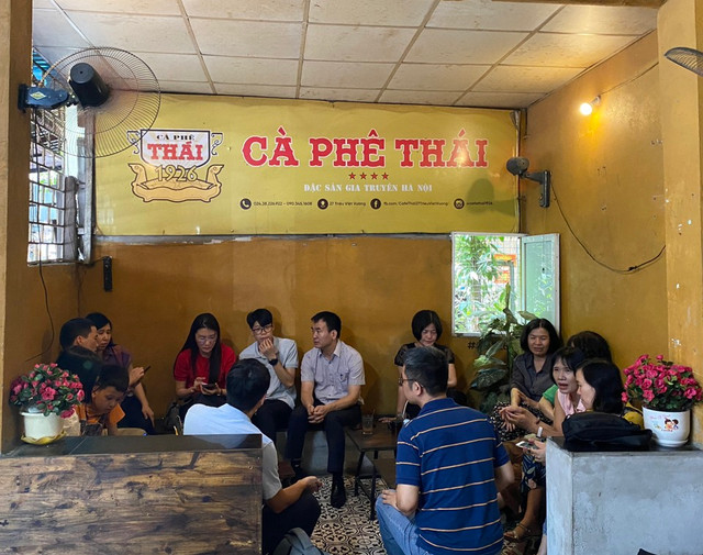 Mê mẩn với quán cà phê rang củi có tuổi đời trăm năm - Hình 10 Me man voi quan ca phe rang cui co tuoi doi tram nam-Hinh-10