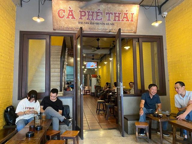 Mê mẩn với quán cà phê rang củi có tuổi đời trăm năm - Hình 6 Me man voi quan ca phe rang cui co tuoi doi tram nam-Hinh-6