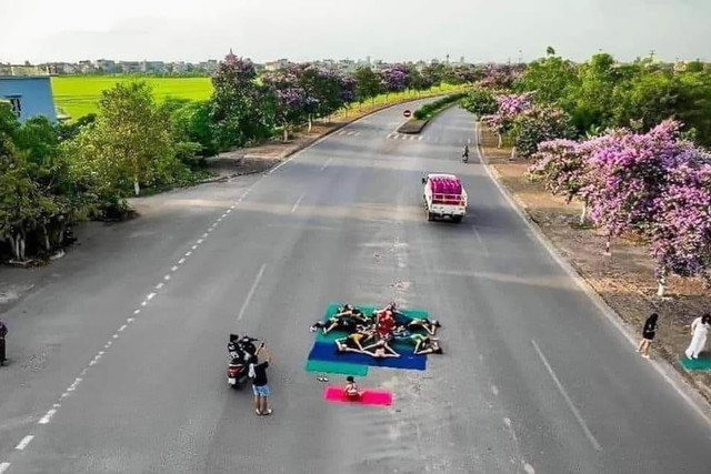 Kết đắng khi biến đường thành sân tập thể dục, nhảy múa câu like - Hình 2 Ket dang khi bien duong thanh san tap the duc, nhay mua cau like-Hinh-2