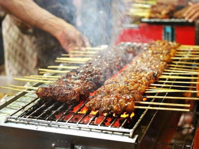 Chuồn chuồn rán giòn, tiết canh rắn và nhiều món Indonesia độc lạ - Hình 4 Chuon chuon ran gion, tiet canh ran va nhieu mon Indonesia doc la-Hinh-4