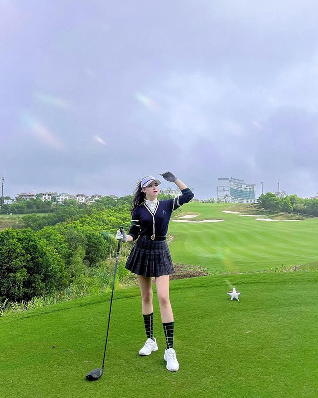 Loạt MC đình đám lên tiếng tin đồn ra sân golf "săn" đại gia - Hình 5 Loat MC dinh dam len tieng tin don ra san golf