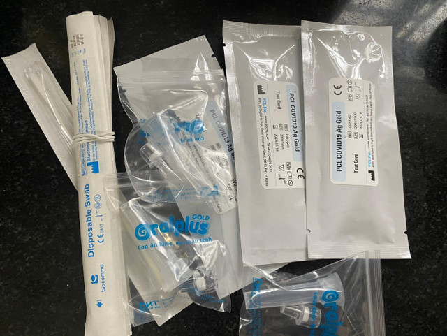 Liên tục test nhanh khi đã 2 vạch, F0 đang lãng phí tiền của, tạo cơ hội cho nhà đầu cơ trục lợi? - Hình 2 Lien tuc test nhanh khi da 2 vach, F0 dang lang phi tien cua, tao co hoi cho nha dau co truc loi?-Hinh-2