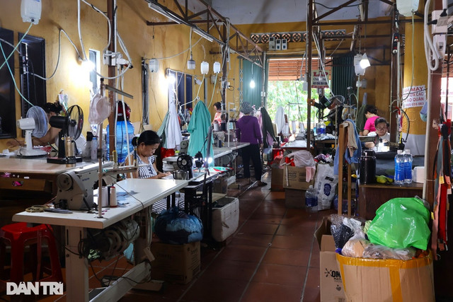 Chủ tiệm Hội An hốt bạc khi khách Tây đến Hội An “may nóng“ - Hình 4 Chu tiem Hoi An hot bac khi khach Tay den Hoi An “may nong“-Hinh-4