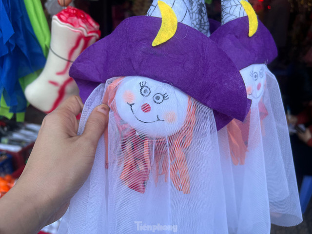Những món đồ trang trí Halloween nhìn thấy đã "khóc thét" - Hình 6 Nhung mon do trang tri Halloween nhin thay da