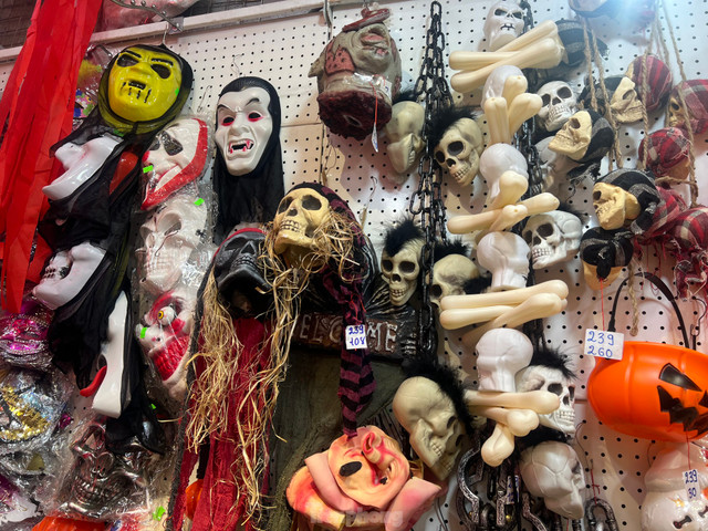 Những món đồ trang trí Halloween nhìn thấy đã "khóc thét" - Hình 2 Nhung mon do trang tri Halloween nhin thay da