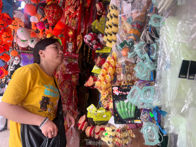 Những món đồ trang trí Halloween nhìn thấy đã "khóc thét" - Hình 4 Nhung mon do trang tri Halloween nhin thay da