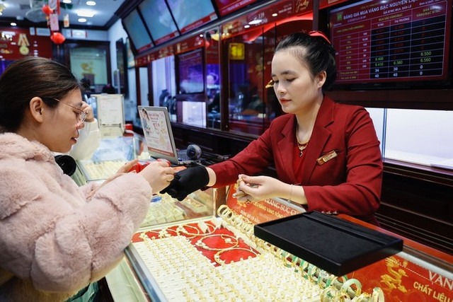 Từ 15/6, kinh doanh vàng không có hóa đơn điện tử sẽ bị rút giấy phép - Hình 2 Tu 15/6, kinh doanh vang khong co hoa don dien tu se bi rut giay phep-Hinh-2