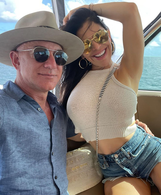 Thú chơi chuyên cơ, siêu du thuyền nửa tỷ USD của Jeff Bezos - Hình 4 Thu choi chuyen co, sieu du thuyen nua ty USD cua Jeff Bezos-Hinh-4