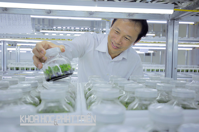 Phó Giáo sư - tiến sỹ Đặng Văn Đông: Nhà khoa học mê hoa Pho Giao su - tien sy Dang Van Dong: Nha khoa hoc me hoa