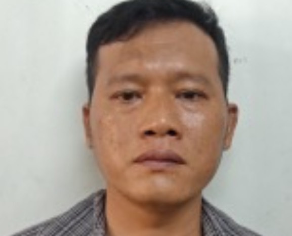 Hai cô gái đạp ngã xe kẻ cướp giật ở TP.HCM Hai co gai dap nga xe ke cuop giat o TP.HCM