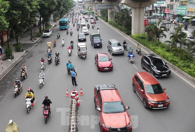 Thấy gì sau 2 ngày tách dòng ô tô, xe máy trên đường Nguyễn Trãi - Hình 8 Thay gi sau 2 ngay tach dong o to, xe may tren duong Nguyen Trai-Hinh-8