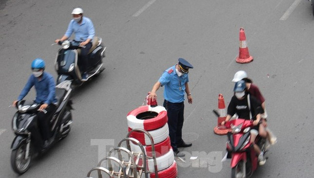 Thấy gì sau 2 ngày tách dòng ô tô, xe máy trên đường Nguyễn Trãi - Hình 7 Thay gi sau 2 ngay tach dong o to, xe may tren duong Nguyen Trai-Hinh-7