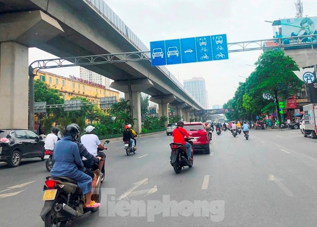 Thấy gì sau 2 ngày tách dòng ô tô, xe máy trên đường Nguyễn Trãi Thay gi sau 2 ngay tach dong o to, xe may tren duong Nguyen Trai